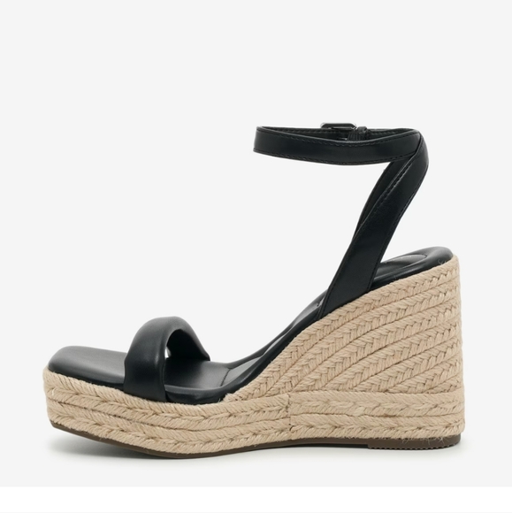 Kelly and Katie Wister Wedge Sandal - Picture 2 of 9